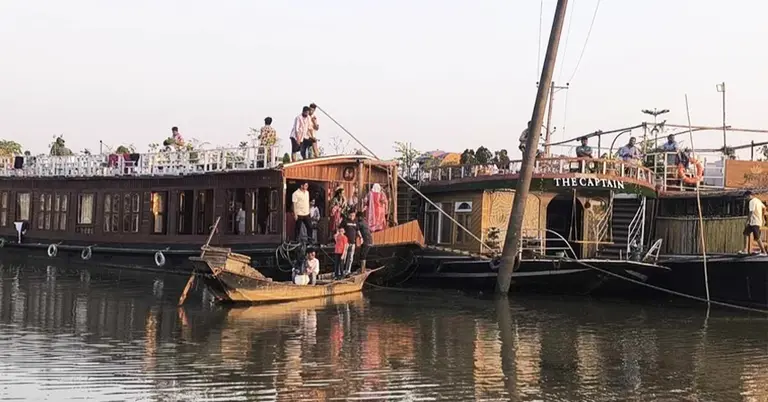 হাউসবোটের ছবি
